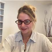 Professionista trilingue, disponibile sia online che in presenza per francese e inglese, con base operativa nel centro di Roma.